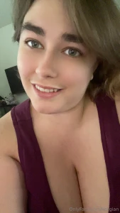 Hey there everybody just a bit of selfie spam from my desk today