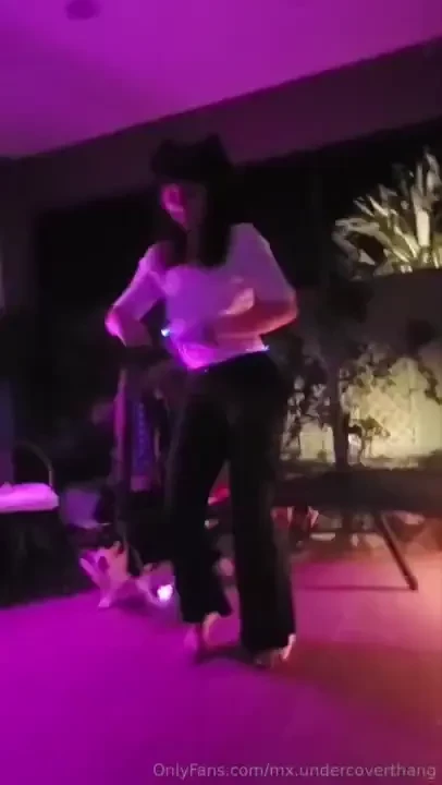 Love to dance n glow the fuk up 