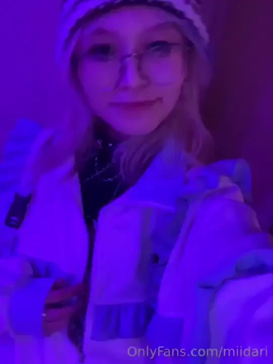 I love this blue sweatshirt and u 