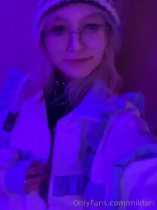 I love this blue sweatshirt and u