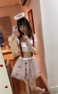 Shhhh dont tell anyone what im about to show u _