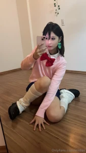 Need smth hard to grab onto to help me up