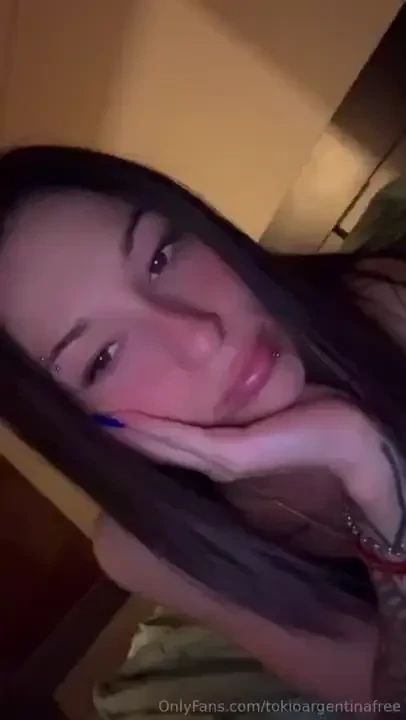 Rate my face from 1 to 10 how slutty i am 