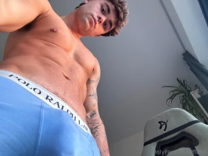 Idk if it s the sun or u but something s makin me wanna stay in https