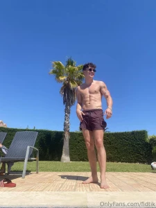 U ever just walk past a mirror n get mad u re not in someone s bed