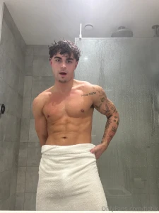 U ever just wanna disappear rn or is it just me https onlyfans com