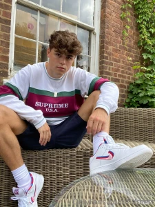 Idk if it s hot in here or just this pic