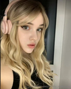 Just turned 18 emilka1 cutie blonde she loves to chat about sex and part 1