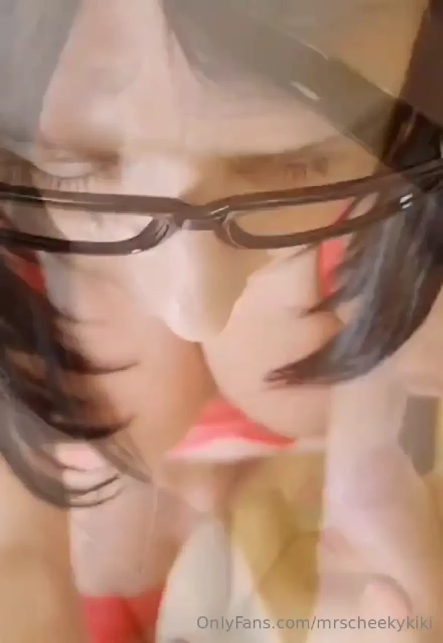 Secretary kiki s last job of the day don t worry boss kiki s here to 