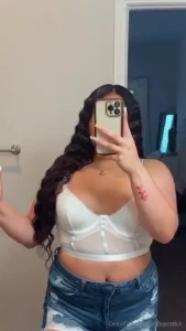 Who would love to undress me comment if you want the uncensored video