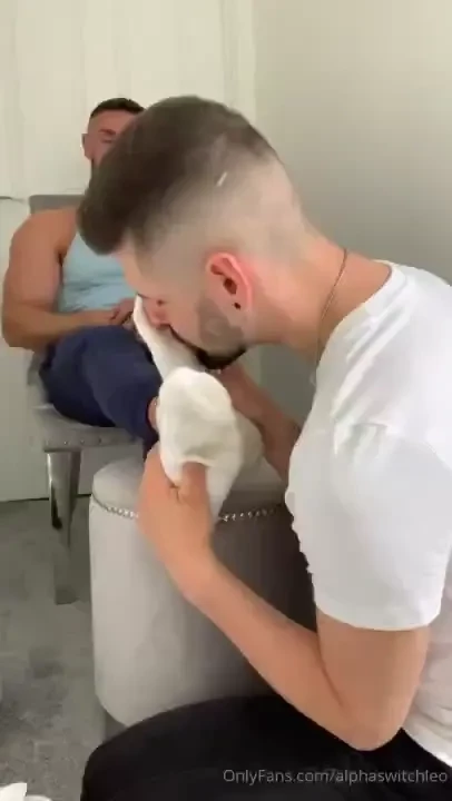 Part 2 worshipping thefindomking sweaty stinky socks 