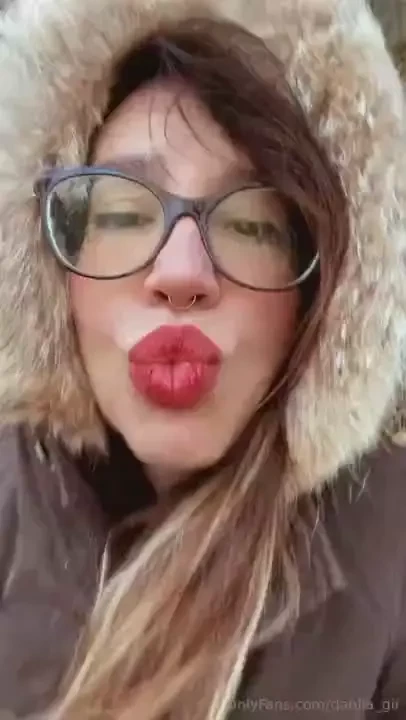 I love winter chat with me and a hot chocolate 