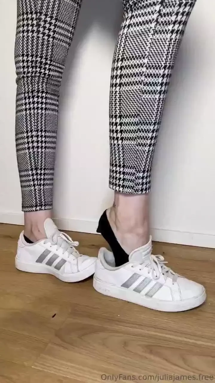 Ready for a little tease i m slowly sliding off my socks revealing 