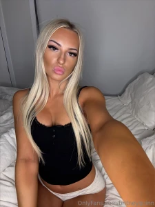 Tip 15 and i ll make your day with a naughty bundle surprise