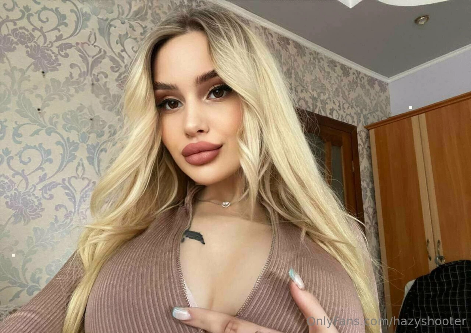 Liya_baby hi my name is liya i just got 18 y o and ready to show what 