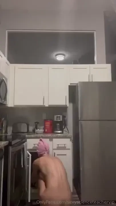 Join me as i prep my dinner in the airbnb during my vacation it s just 