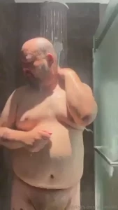 A little throwback to a few weeks ago showering in my chicago hotel