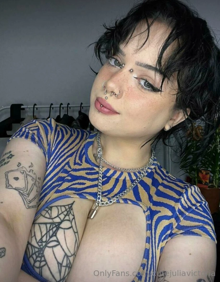 If these colors don t mess with your head my boobs definitely will 