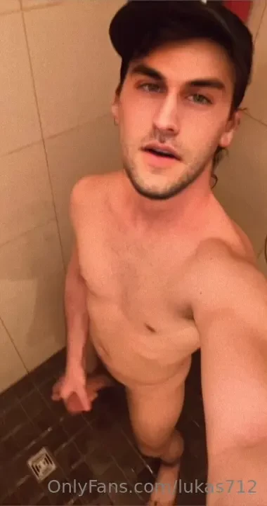 Would love to have a steamy shower with you baby 