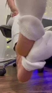 You love watching me strip off my nike socks for you bratty jess is