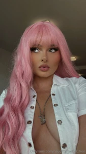 Tell me do i look good with pink hair should i think about actually part 2