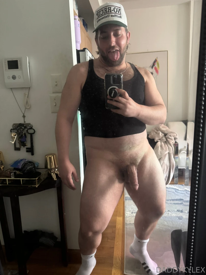 Dad is editing all weekend long come suck on my cock under my desk 