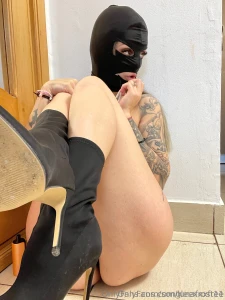 You paused here for a reason shall i open my legs daddy