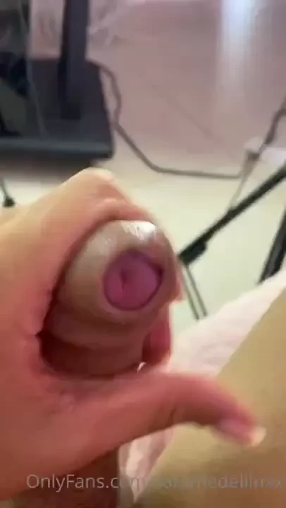 Me siento muy traviesa esta noche chicos alguno quiere jugar part 1 