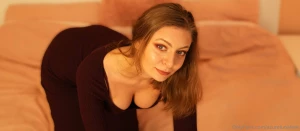 Vrei sa vezi cum imi fut colegul de apartament ca o nesatula si dupa