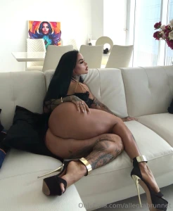 Grind me til these legs go numb