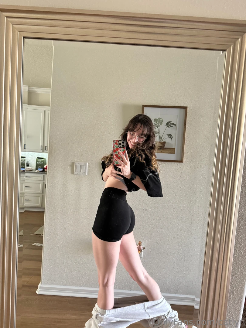 Yall be asking for more leggings and gym clothes booty so here you go 