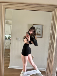 Yall be asking for more leggings and gym clothes booty so here you go