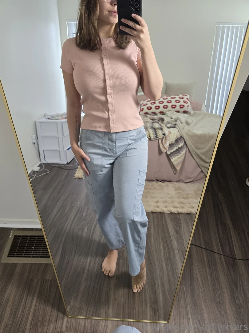 I rubbed my pussy after this but i still have to check the video and part 3 