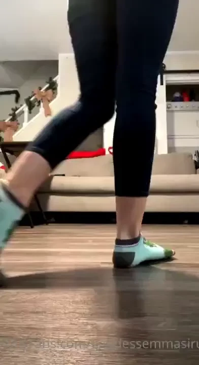 Todays been a cleaning day for me but i wanted to share my toes with 