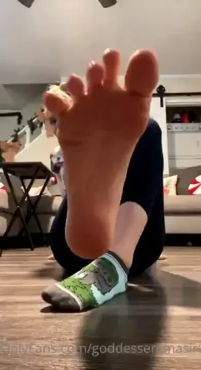 Todays been a cleaning day for me but i wanted to share my toes with part 1 