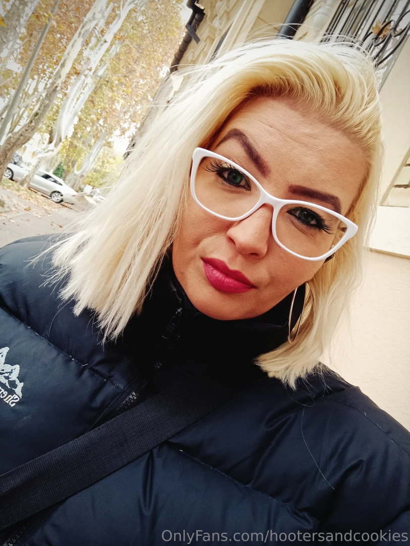 Hootersandcookies part 1 