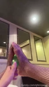 When i m doing a footjob it feels exactly the same as when i m doing part 1