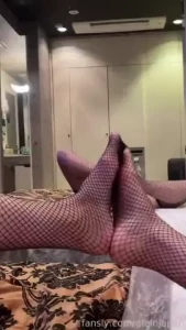 When i m doing a footjob it feels exactly the same as when i m doing
