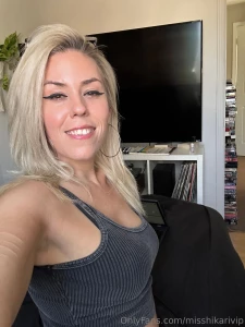 Happy sunday babes debating between going on a date and staying in