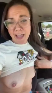 Do you like women with small tits that love to grow their booty