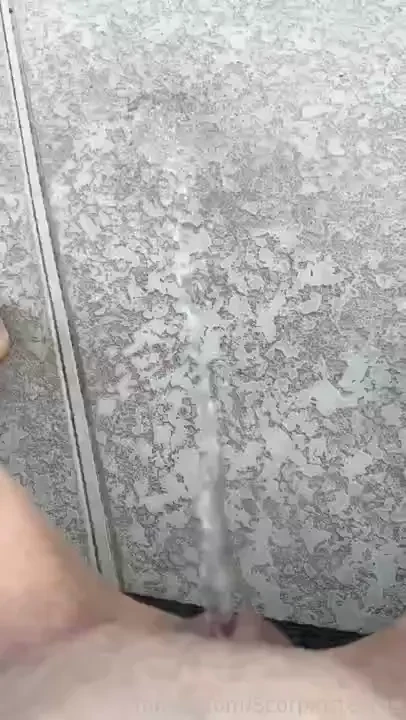 Slowmotion slomo slowmo pee piss peeing pissing watersports waterworks 