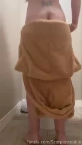 Omo omorashi desperation holding fullbladder bladderfull wetting