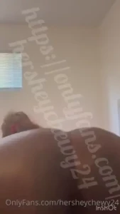 Popping this phat pussy