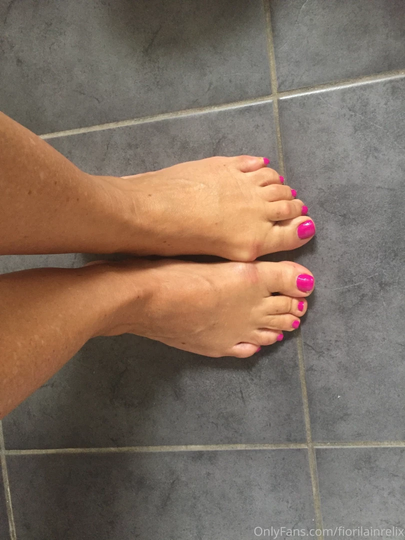 Which part of the female body makes you more exited feet boobs bum of 