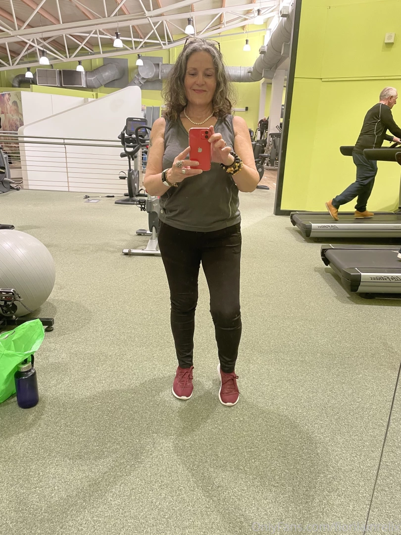 Happy monday and successful new week guys common let s go to the gym 