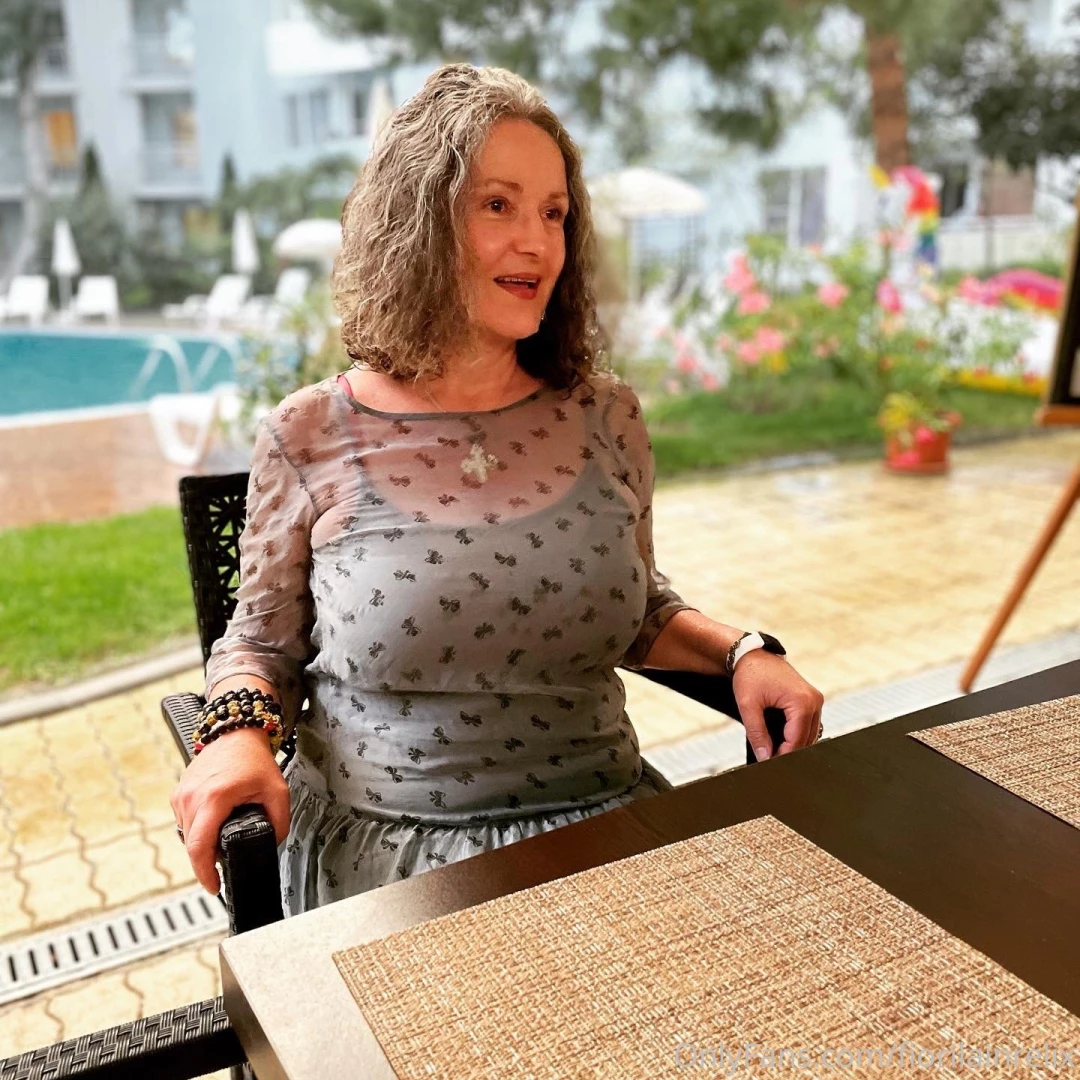 Good morning guys happy monday and happy new week i am still at sunny part 6 