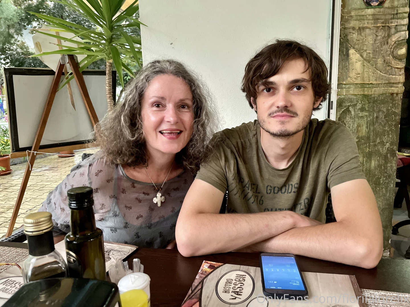 Good morning guys happy monday and happy new week i am still at sunny 