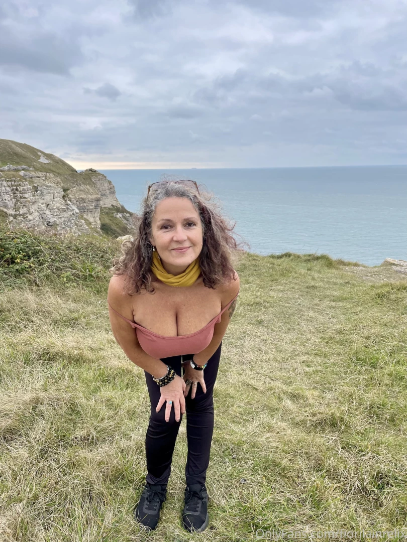 Hope you are having wonderful friday and you are ready for a fabulous part 10 