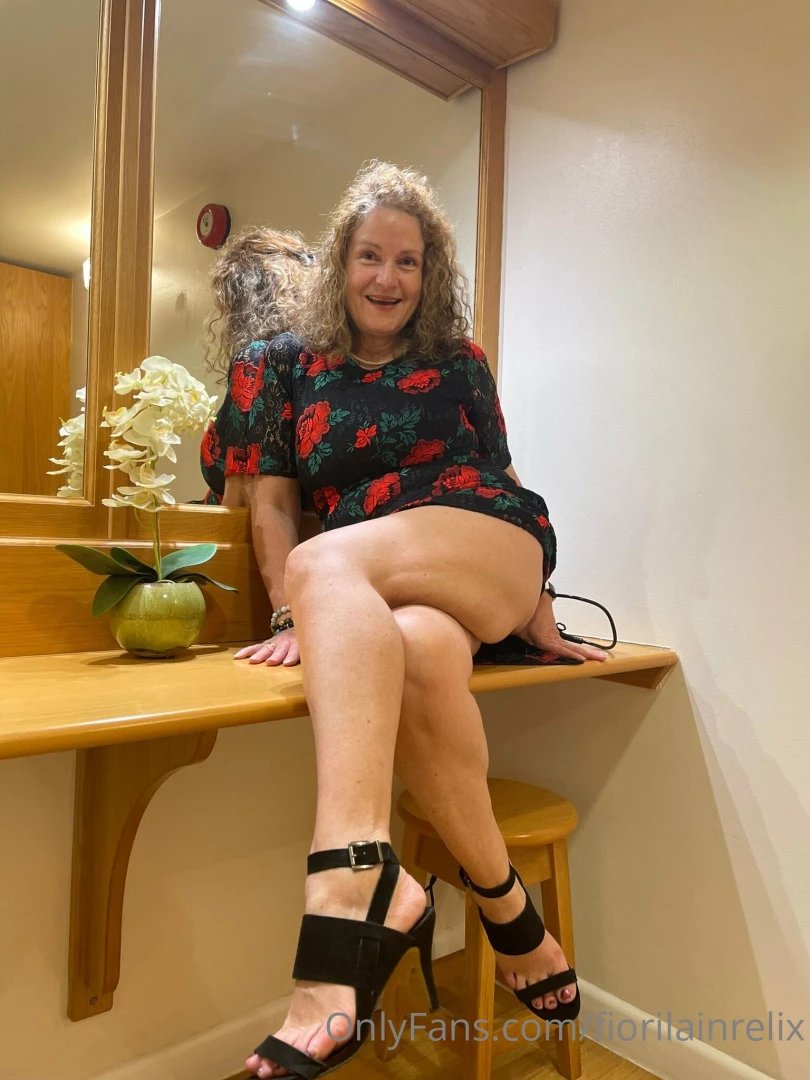 Hey guys happy sunday i am going on holiday today do i feel happy wish 