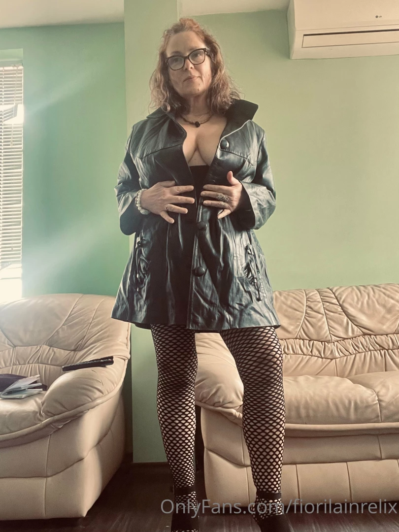 Good morning and happy hump day guys i am sending you some selfies 